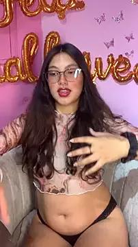 Discover our girls online shows and discover the company of countless livestreamers, with stunning shapes, sex toys and more.