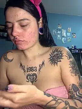 Discover our girls online shows and discover the company of countless livestreamers, with stunning shapes, sex toys and more.
