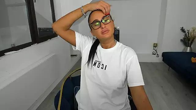 Helen_Sinn from StripChat is Freechat
