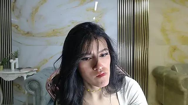 Discover our girls online shows and discover the company of countless livestreamers, with stunning shapes, sex toys and more.