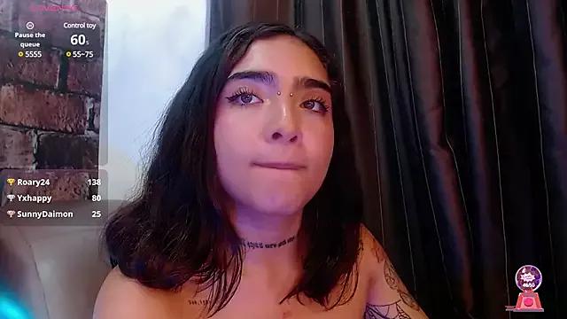 Discover our girls online shows and discover the company of countless livestreamers, with stunning shapes, sex toys and more.