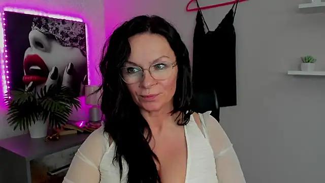 HelenLuxx from StripChat