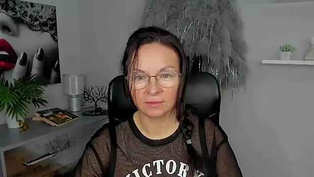 HelenLuxx from StripChat