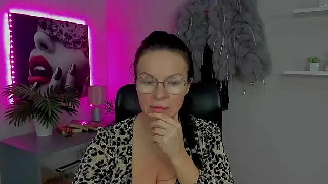 HelenLuxx from StripChat