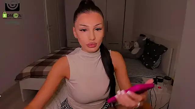 HelenShawn from StripChat