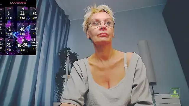 Discover our girls online shows and discover the company of countless livestreamers, with stunning shapes, sex toys and more.