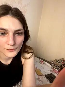 Discover our girls online shows and discover the company of countless livestreamers, with stunning shapes, sex toys and more.