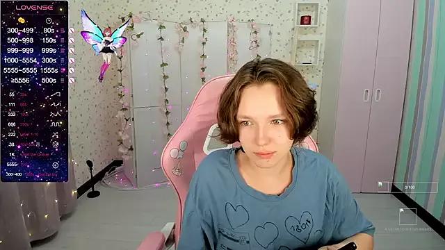 Discover our girls online shows and discover the company of countless livestreamers, with stunning shapes, sex toys and more.