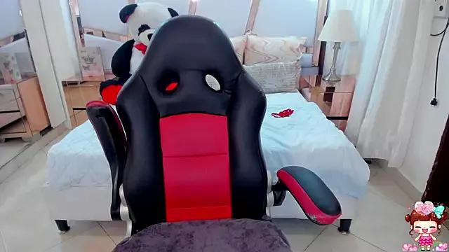 Discover our girls online shows and discover the company of countless livestreamers, with stunning shapes, sex toys and more.