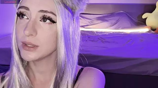 Hey_Its_Meow from StripChat is Freechat