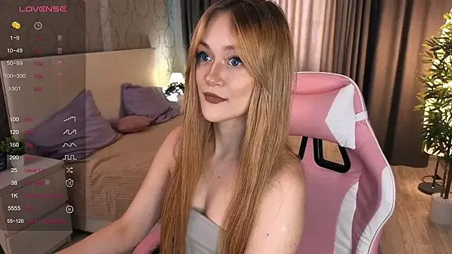 HeyMonkey_ from StripChat is Freechat