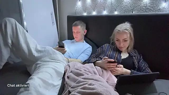 Discover our girls online shows and discover the company of countless livestreamers, with stunning shapes, sex toys and more.
