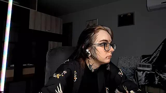 HighelikeGirl from StripChat