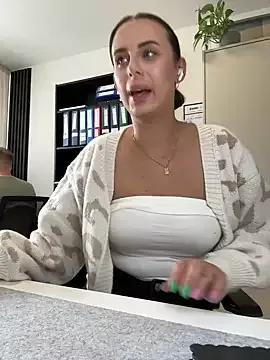 Hii_Lolla from StripChat