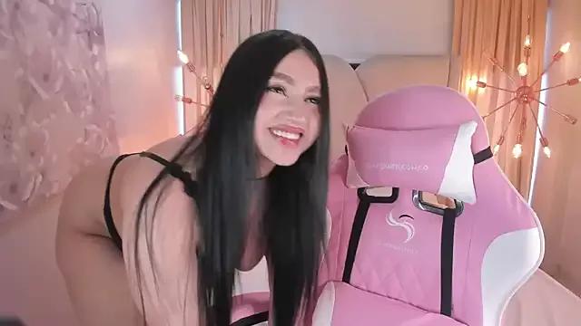 HiilaryFox from StripChat