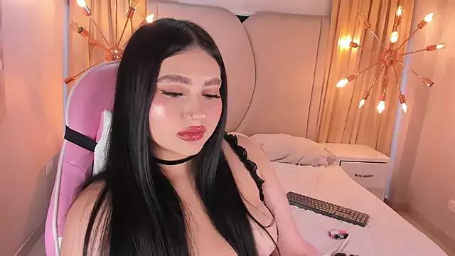HiilaryFox from StripChat
