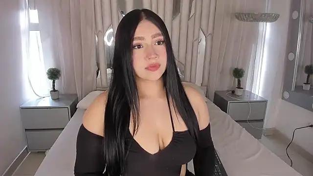 HiilaryFox from StripChat