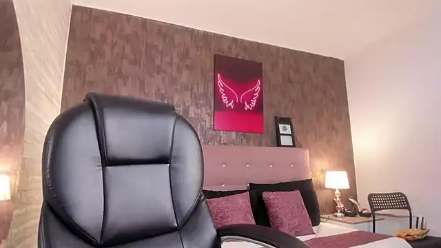Hilarin__ webcams show profile image 