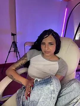 Hilary_pinkk webcams show profile image 