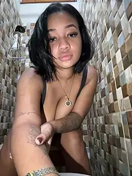 hillarymoreninha from StripChat