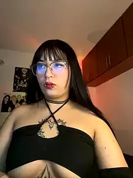 Discover our girls online shows and discover the company of countless livestreamers, with stunning shapes, sex toys and more.