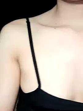 Hinna_x from StripChat