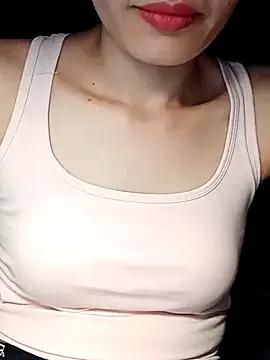 Hinna_x from StripChat