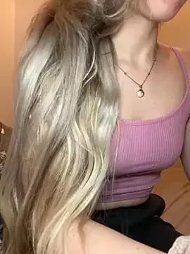 Holly-Glamour from StripChat