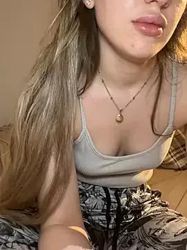 Holly-Glamour from StripChat