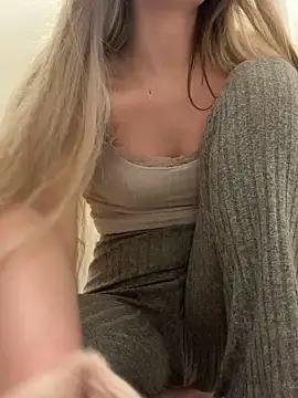 Holly-Glamour from StripChat
