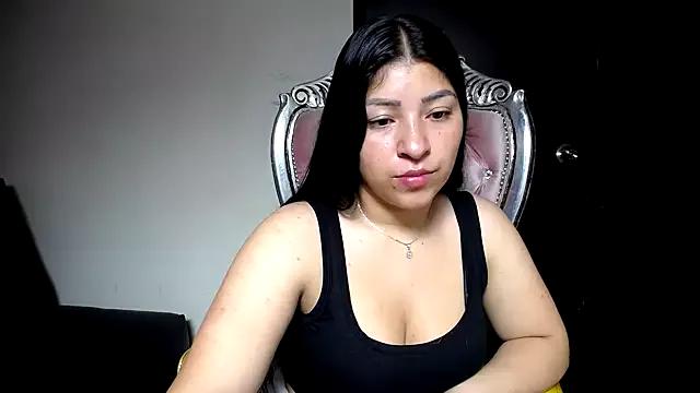 Discover our girls online shows and discover the company of countless livestreamers, with stunning shapes, sex toys and more.