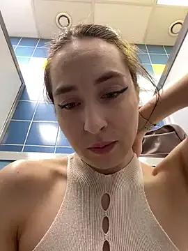 Discover our girls online shows and discover the company of countless livestreamers, with stunning shapes, sex toys and more.