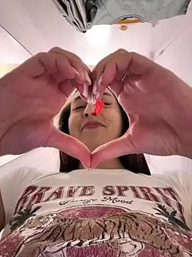Discover our girls online shows and discover the company of countless livestreamers, with stunning shapes, sex toys and more.