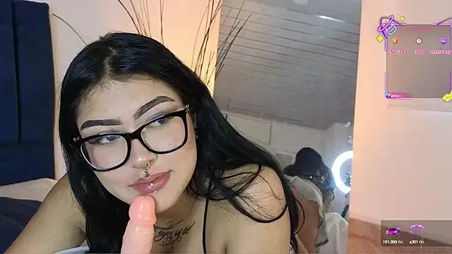 Hollycute_cf from StripChat