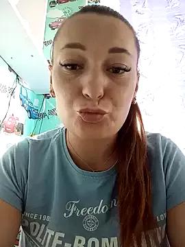 HollyDollsi from StripChat is Freechat