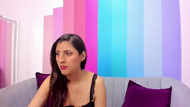 Discover our girls online shows and discover the company of countless livestreamers, with stunning shapes, sex toys and more.