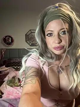 Hollyhudson123 from StripChat