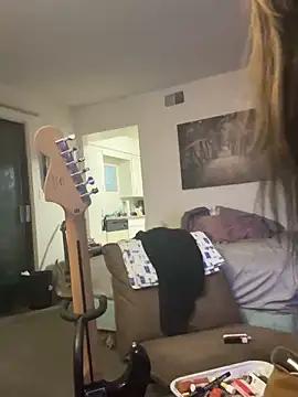 Hollyhudson123 from StripChat