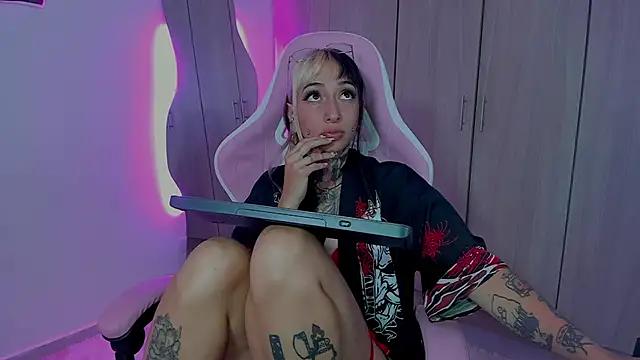 HollyHudsonn from StripChat