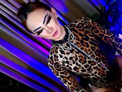 HOLLYWOOD_QUEEN_88 from StripChat
