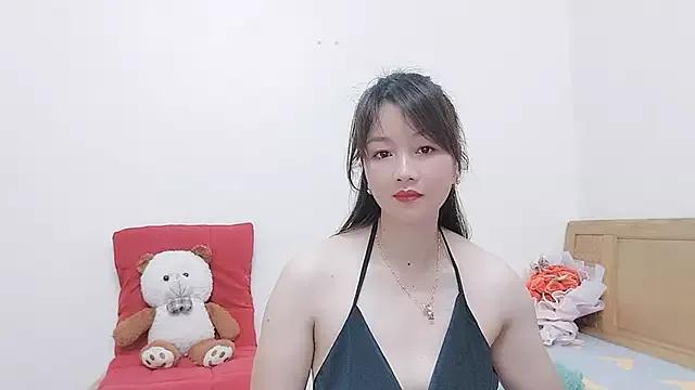 Discover our girls online shows and discover the company of countless livestreamers, with stunning shapes, sex toys and more.