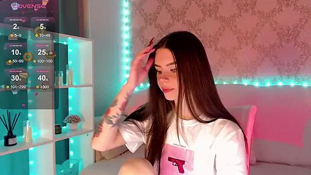 Discover our girls online shows and discover the company of countless livestreamers, with stunning shapes, sex toys and more.