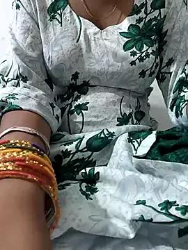 honey2sonam from StripChat is Freechat