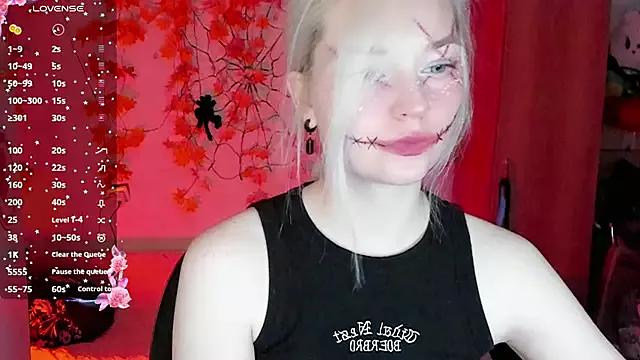 Discover our girls online shows and discover the company of countless livestreamers, with stunning shapes, sex toys and more.