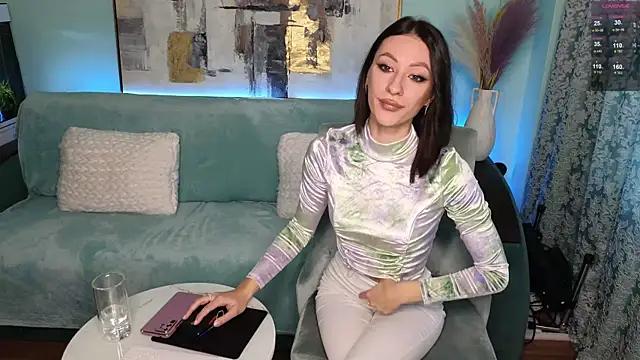 Discover our girls online shows and discover the company of countless livestreamers, with stunning shapes, sex toys and more.