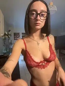 Discover our girls online shows and discover the company of countless livestreamers, with stunning shapes, sex toys and more.