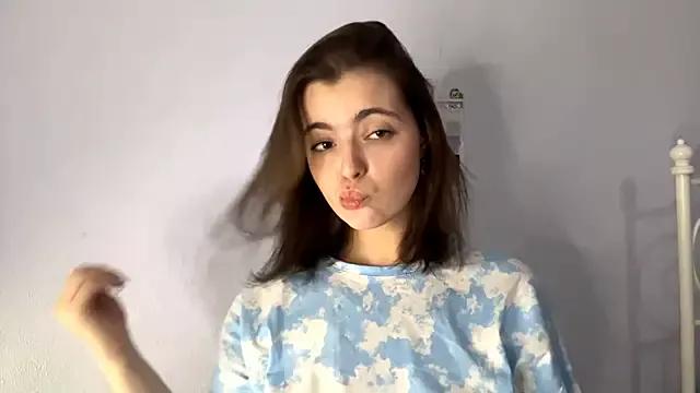 Discover our girls online shows and discover the company of countless livestreamers, with stunning shapes, sex toys and more.