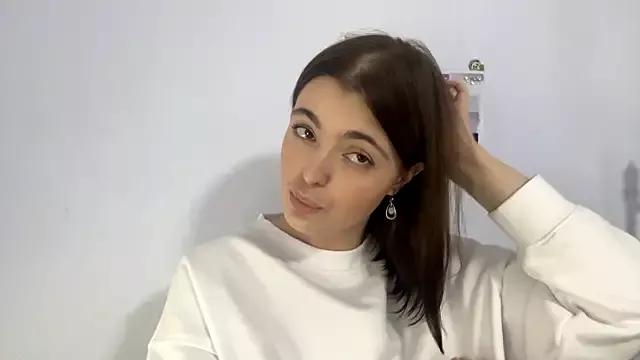Discover our girls online shows and discover the company of countless livestreamers, with stunning shapes, sex toys and more.