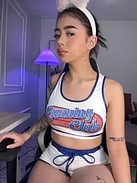 Discover our girls online shows and discover the company of countless livestreamers, with stunning shapes, sex toys and more.