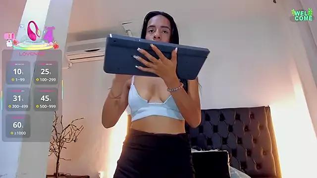 honeyskinny_ from StripChat is Freechat